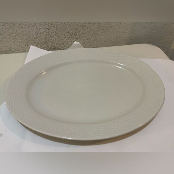 TableTops Unlimited Gallery Capri White Basketweave Oval Serving Platter 14” - Picture 1 of 5